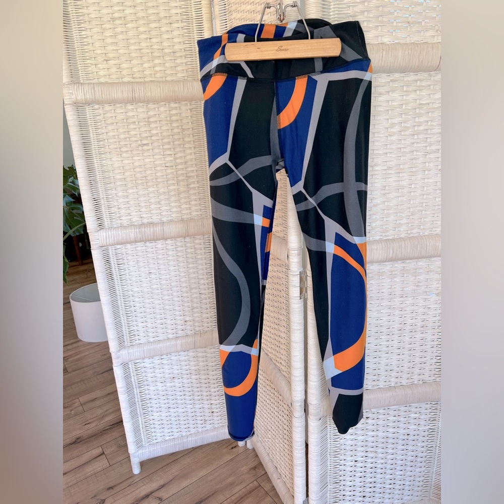 Fabletics workout leggings, brushed soft texture, great pattern. - Picture 1 of 3
